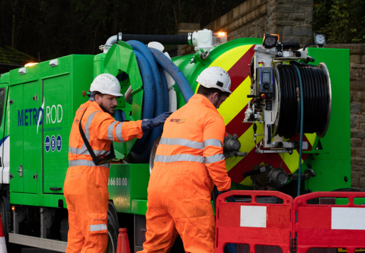 Metro Rod tanker and engineers